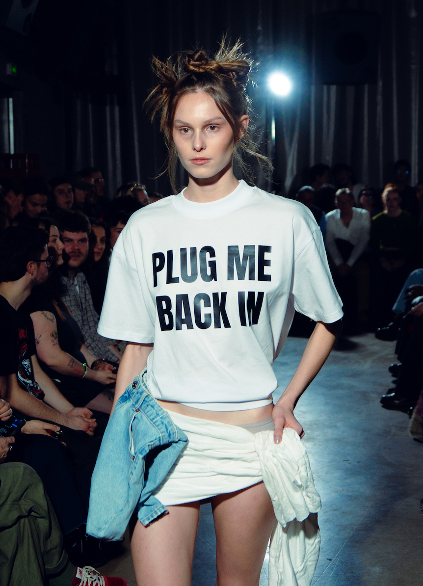 T SHIRT PLUG ME BACK IN